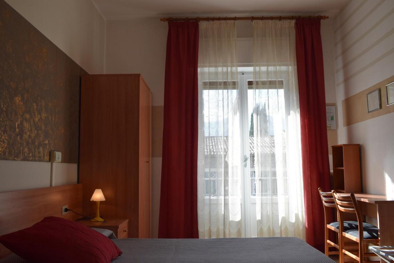 Albergo Al Pescatore Brenzone sul Garda Eksteriør billede