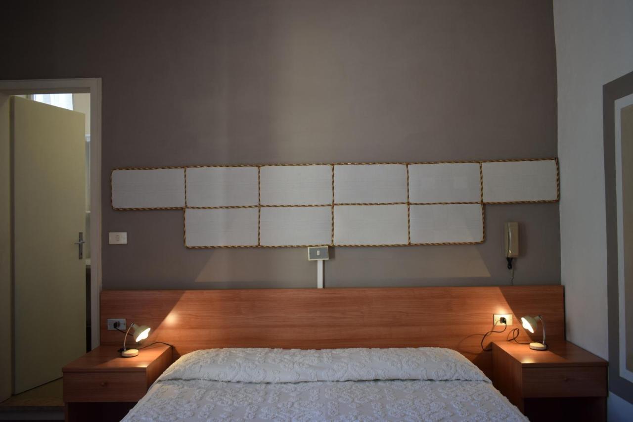 Albergo Al Pescatore Brenzone sul Garda Eksteriør billede